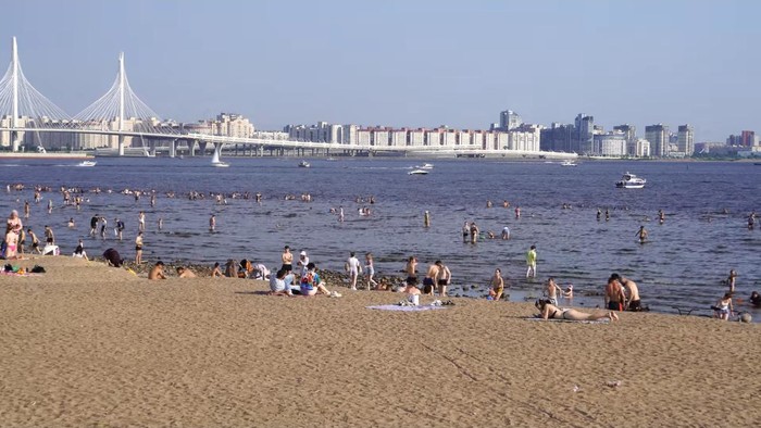 Пляж в парке 300-летия Санкт-Петербурга
