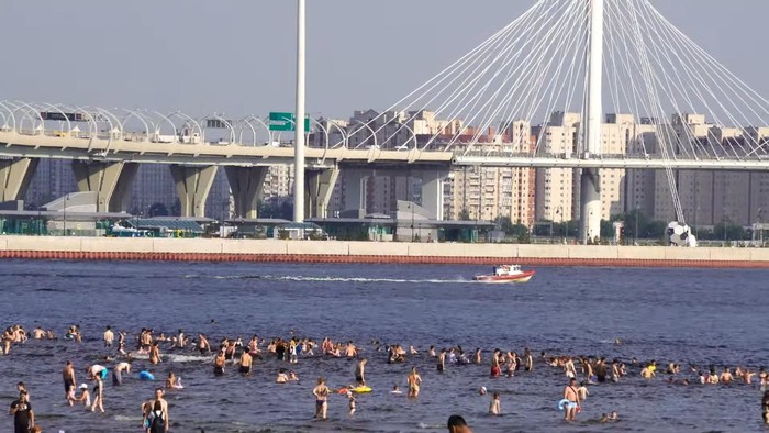 Пляж в парке 300-летия Санкт-Петербурга