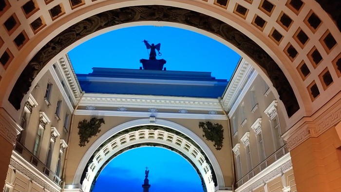Арка главного штаба в Санкт-Петербурге