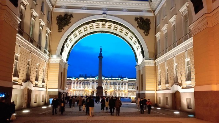 Арка главного штаба в Санкт-Петербурге