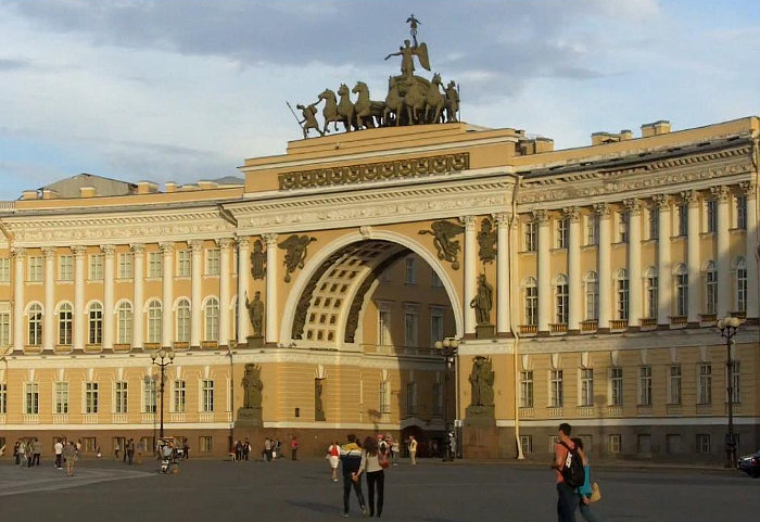 Арка главного штаба в Санкт-Петербурге