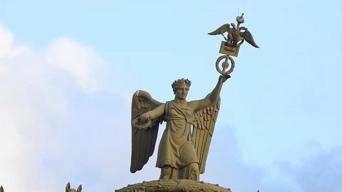 Арка главного штаба в Санкт-Петербурге